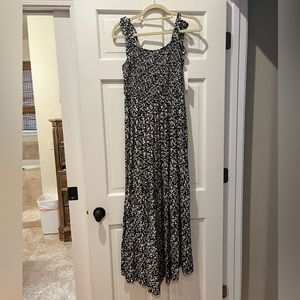 Elegant Black and White Floral Maxi Dress